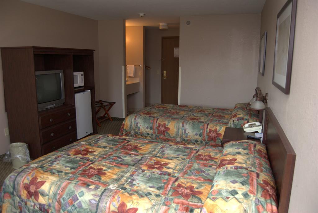 Commodore Resort Put-in-Bay Exterior photo