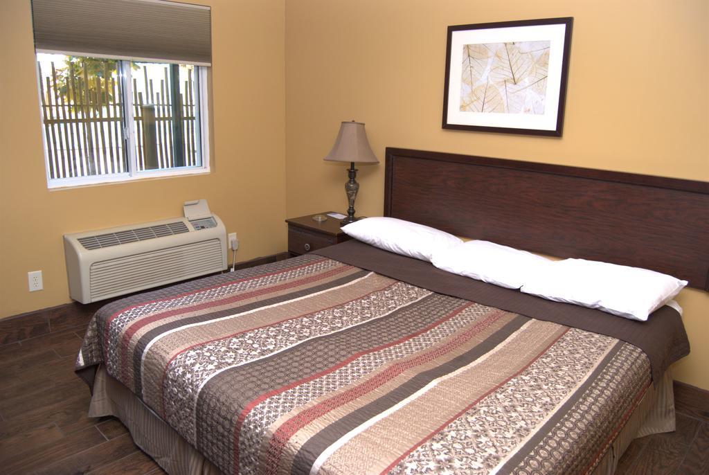 Commodore Resort Put-in-Bay Exterior photo
