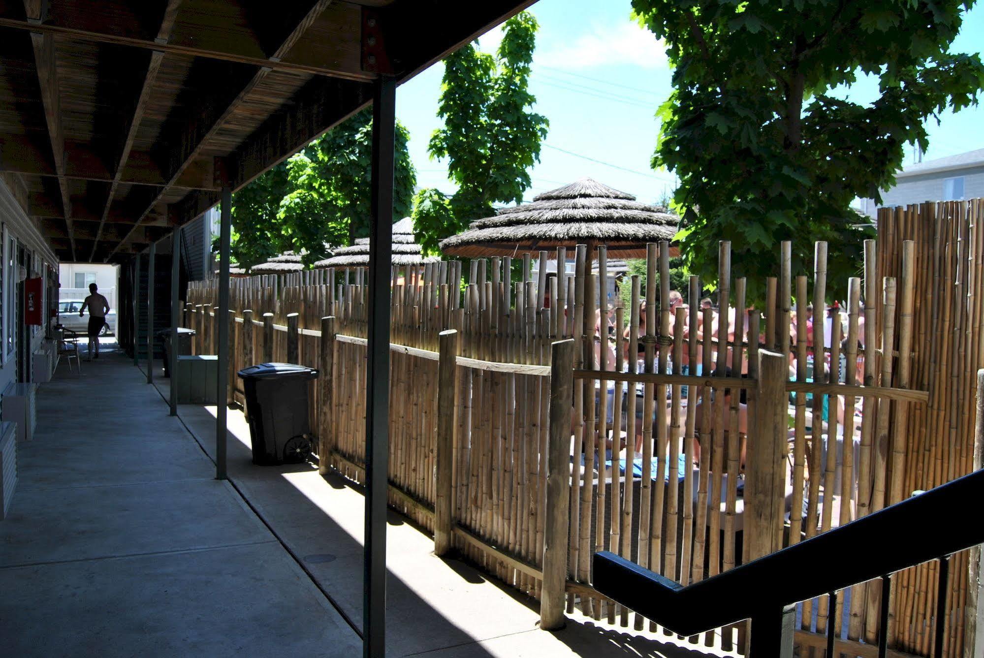 Commodore Resort Put-in-Bay Exterior photo
