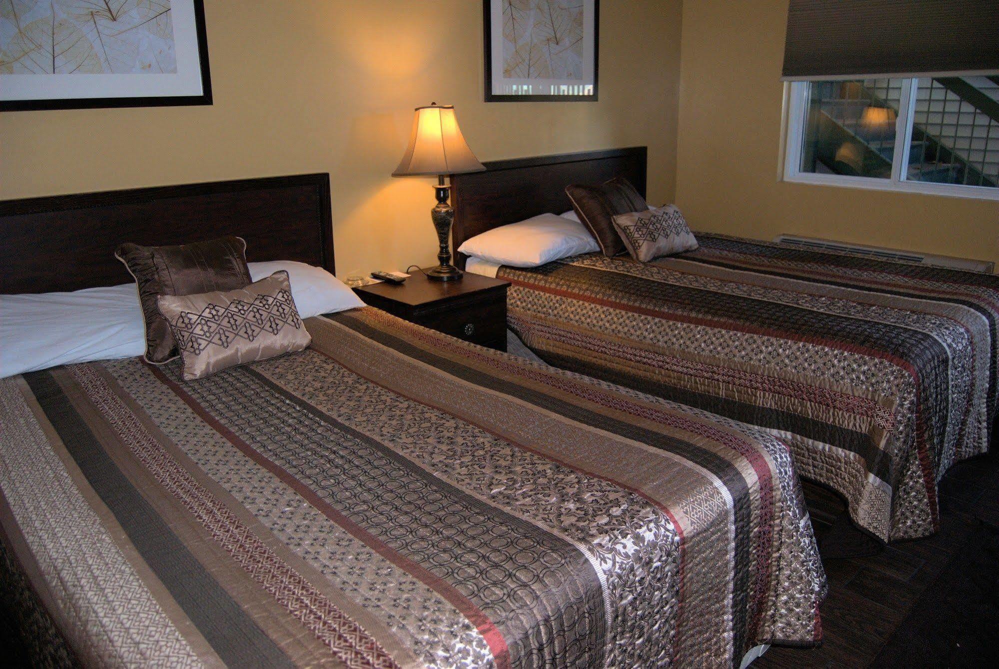 Commodore Resort Put-in-Bay Exterior photo