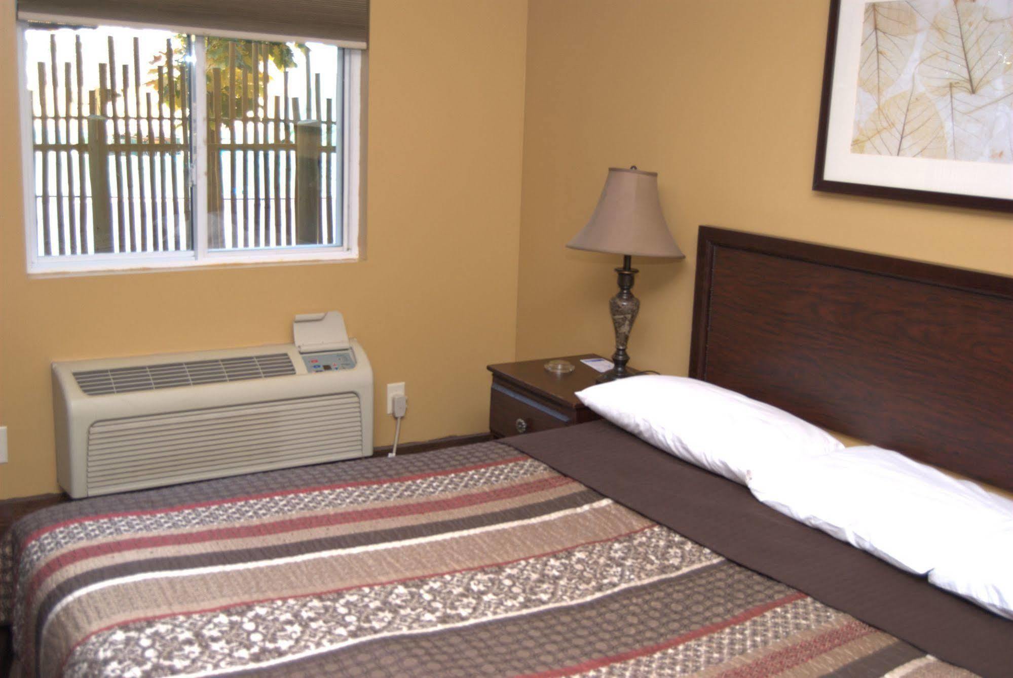 Commodore Resort Put-in-Bay Exterior photo